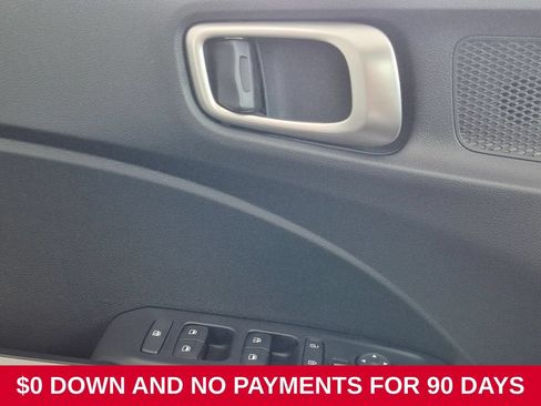 Used 2025 Hyundai Venue SEL FWD image 13
