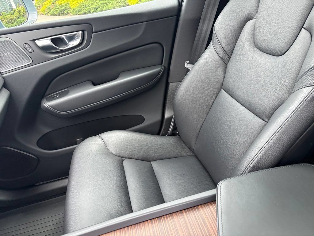 Certified 2023 Volvo XC60 B5 Plus AWD/4WD image 31