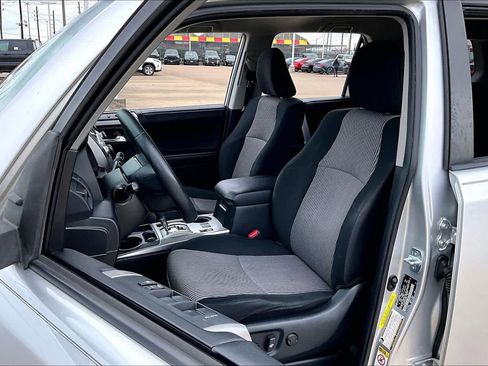 Used 2017 Toyota 4Runner SR5 image 7