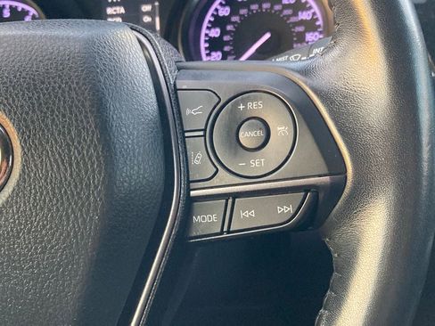 Used 2022 Toyota Camry SE w/ Convenience Package image 17