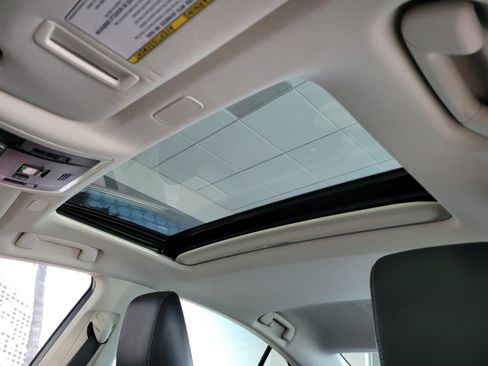 Certified 2023 Lexus ES 300h w/ Premium Package image 12