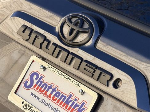 Used 2015 Toyota 4Runner SR5 Premium image 10