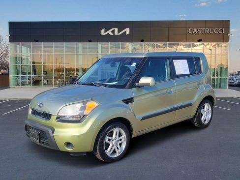 Used 2010 Kia Soul + w/ Audio Pkg FWD image 2