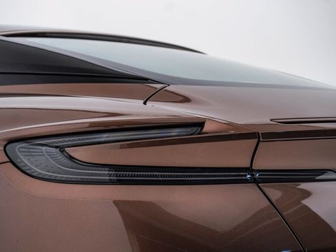 Used 2024 Aston Martin DB12 Coupe RWD image 13