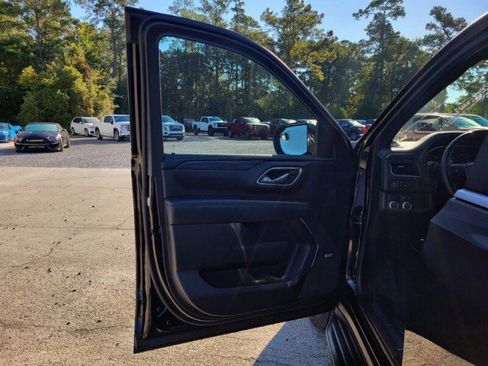 Used 2024 GMC Yukon XL SLT w/ SLT Premium Package image 14