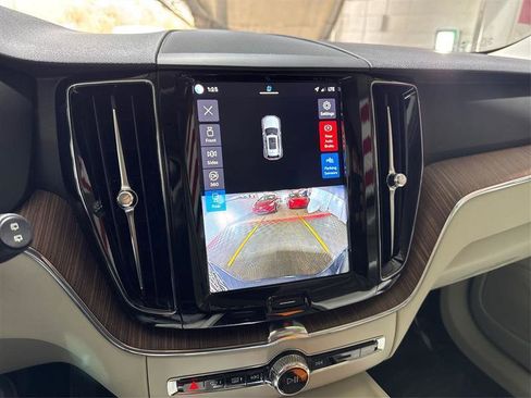 Used 2022 Volvo XC60 B5 Momentum image 39