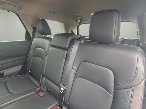 Used 2025 Nissan Pathfinder SL FWD image 13