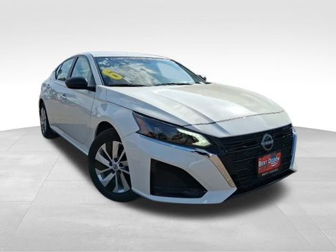 Certified 2025 Nissan Altima 2.5 S FWD image 1