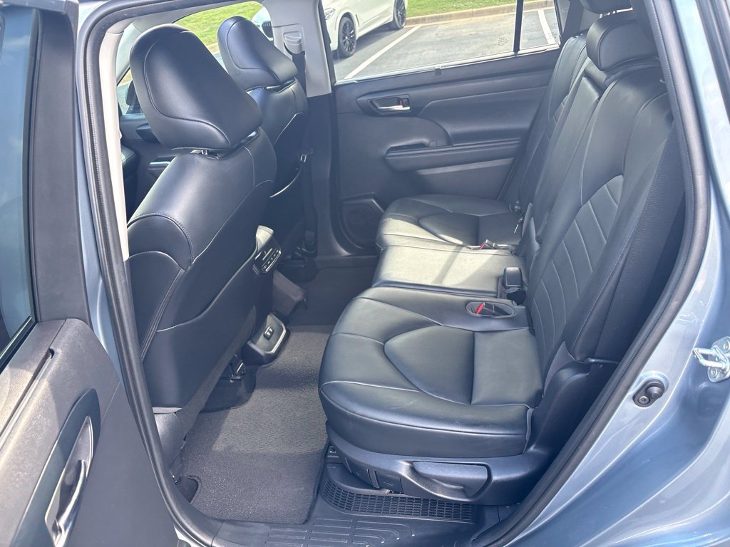 Used 2020 Toyota Highlander XLE FWD image 20