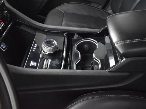 Used 2023 Jeep Grand Cherokee Limited w/ Black Appearance Package image 33