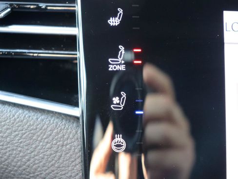 Used 2024 Jeep Wagoneer L Series II w/ Flexible Seating Group AWD/4WD image 39