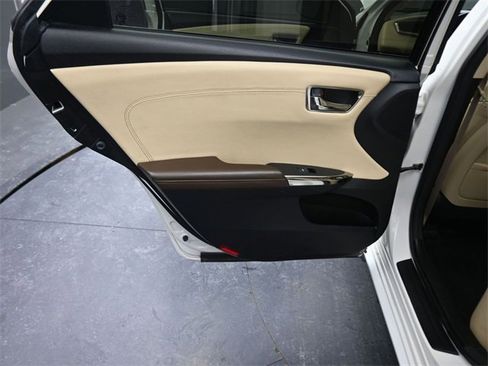 Used 2013 Toyota Avalon XLE Premium image 15