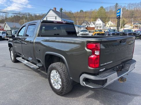 Used 2022 Chevrolet Silverado 2500 LT w/ Convenience Package AWD/4WD image 3