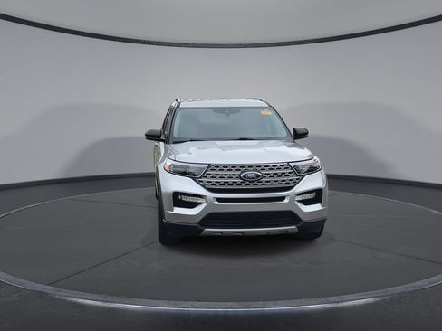 Used 2022 Ford Explorer Limited w/ Equipment Group 301A RWD image 3