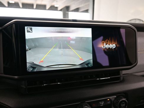 Used 2024 Jeep Gladiator Sport image 17