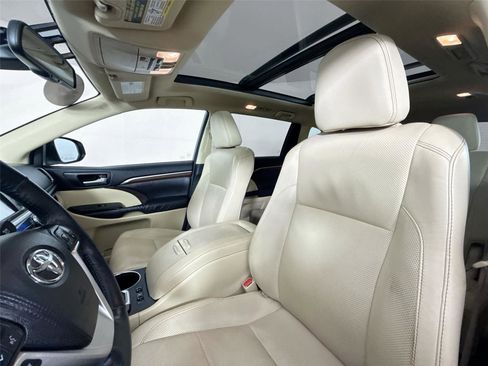 Used 2016 Toyota Highlander Limited image 15