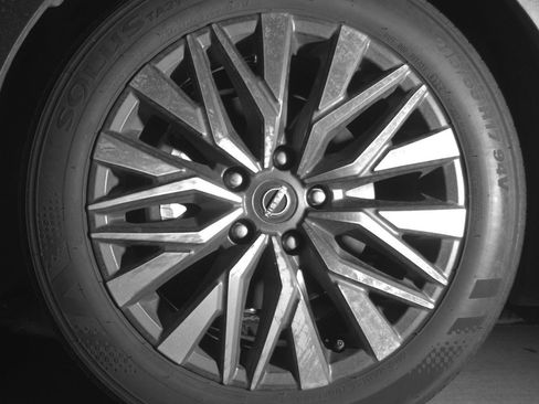 Used 2025 Nissan Altima 2.5 SV FWD image 12