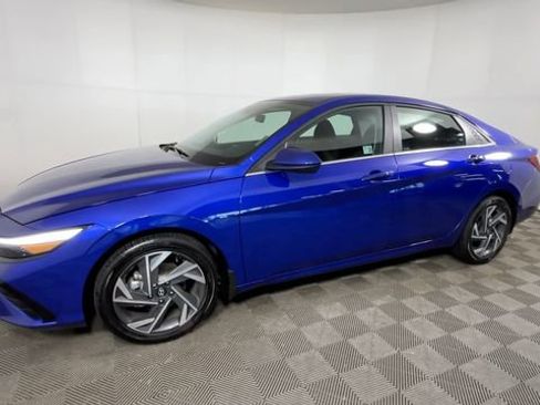 Used 2025 Hyundai Elantra SEL FWD image 10