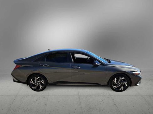 Certified 2025 Hyundai Elantra Sport image 9