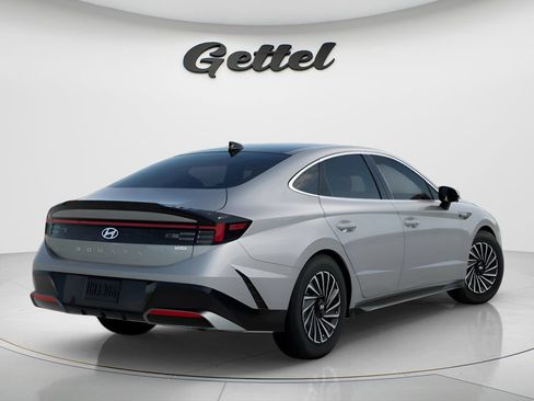 Used 2025 Hyundai Sonata Limited FWD image 4