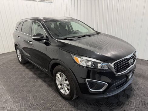 Used 2016 Kia Sorento LX AWD/4WD image 2