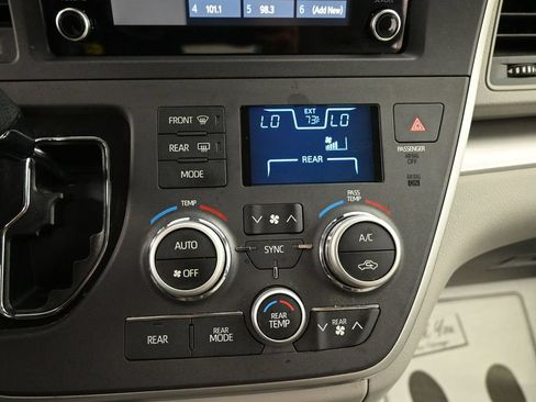 Used 2020 Toyota Sienna L FWD image 13