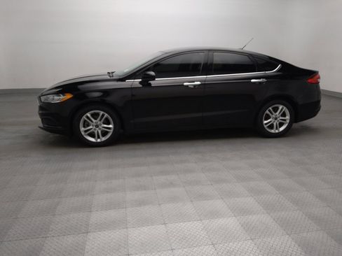 Used 2018 Ford Fusion SE w/ Fusion SE Technology Package FWD image 2