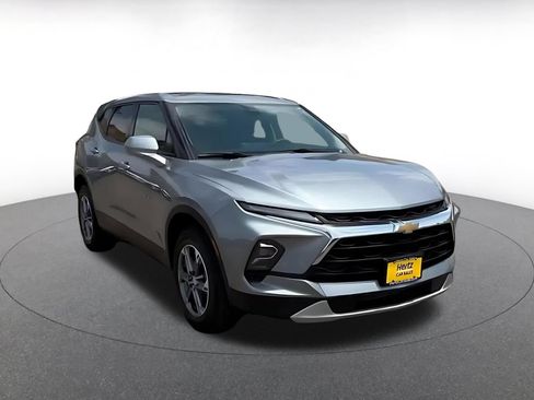 Used 2025 Chevrolet Blazer LT FWD image 3