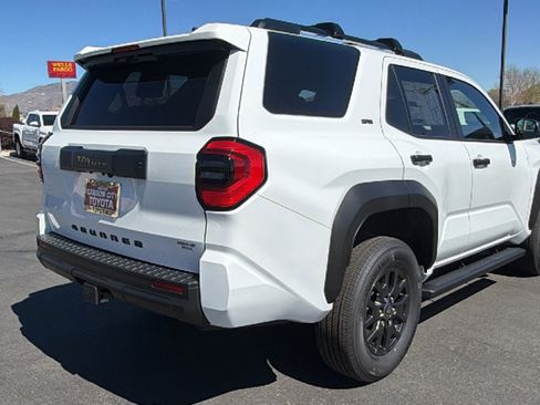 New 2026 Toyota 4Runner SR5 AWD/4WD image 3