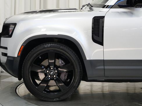 Used 2020 Land Rover Defender 110 First Edition image 10