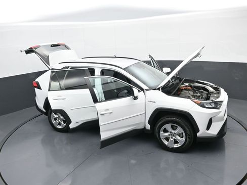 Used 2020 Toyota RAV4 LE image 25
