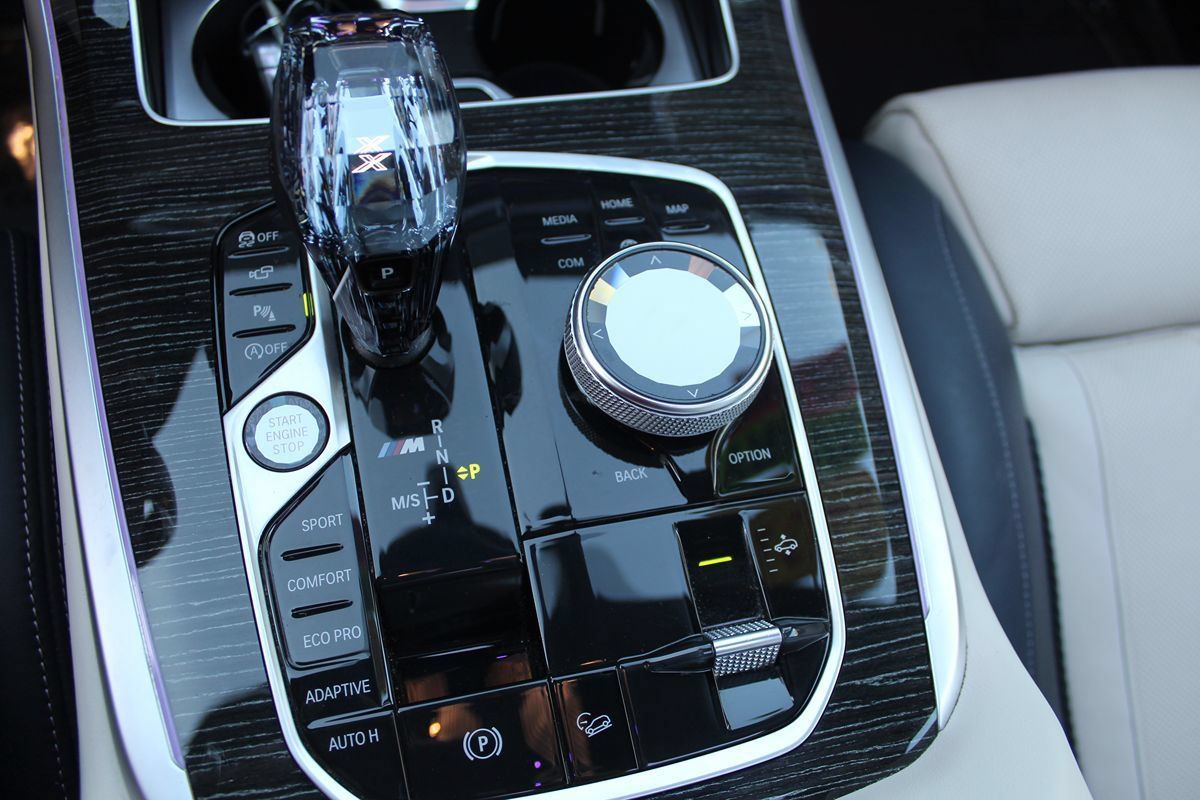 Used 2021 BMW X7 M50i w/ Dynamic Handling Package AWD/4WD image 38