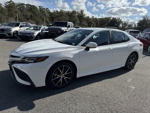 Used 2023 Toyota Camry SE image 5