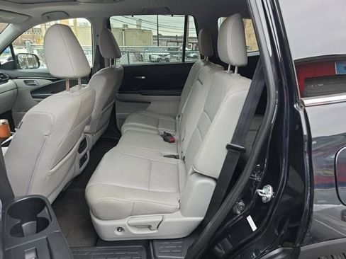 Used 2016 Honda Pilot Touring image 13