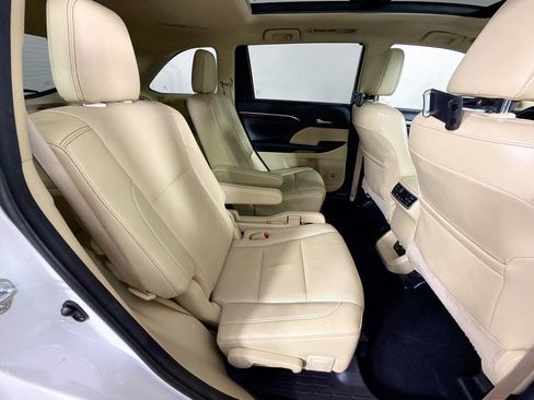 Used 2016 Toyota Highlander Limited image 31