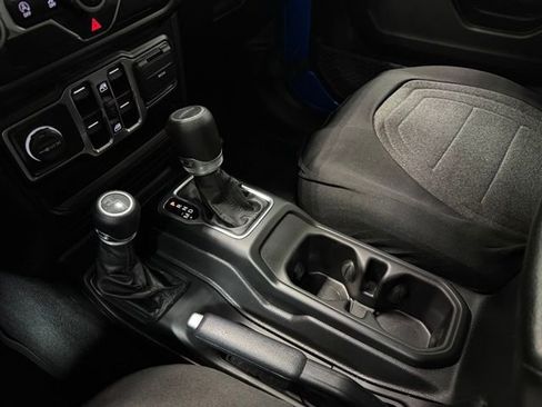Certified 2021 Jeep Gladiator Sport AWD/4WD image 19