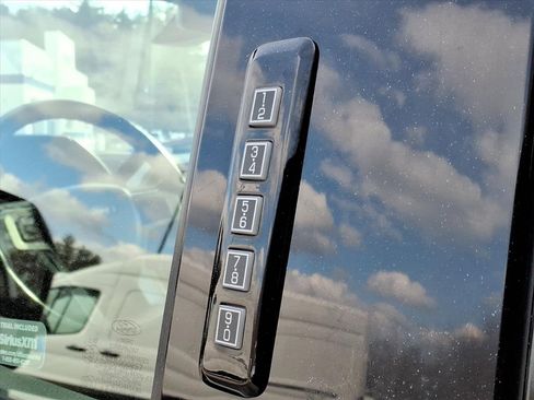 Used 2019 Ford F350 Lariat w/ Lariat Ultimate Package image 16