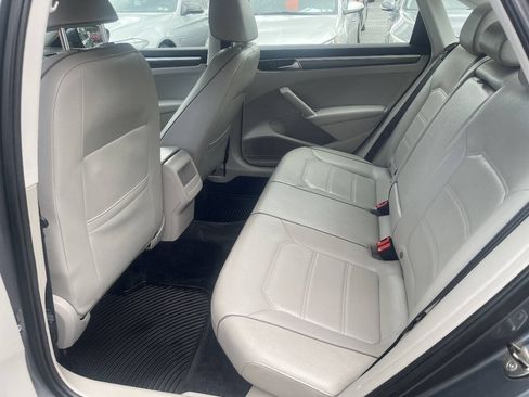 Used 2017 Volkswagen Passat 1.8T R-Line FWD image 17