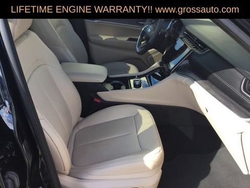Used 2024 Jeep Grand Cherokee L Limited w/ Luxury Tech Group II AWD/4WD image 16