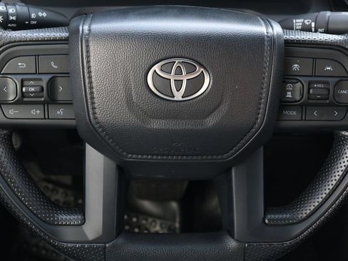 Used 2025 Toyota Tacoma SR5 AWD/4WD image 17