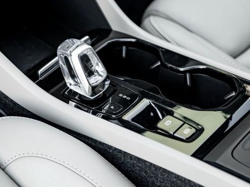 Used 2019 Volvo XC40 T5 Inscription image 18