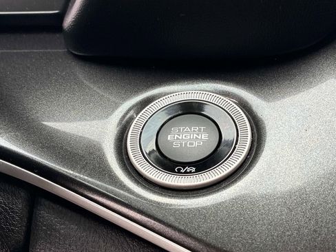 Used 2022 Jeep Grand Cherokee Laredo w/ Luxury Tech Group I AWD/4WD image 30