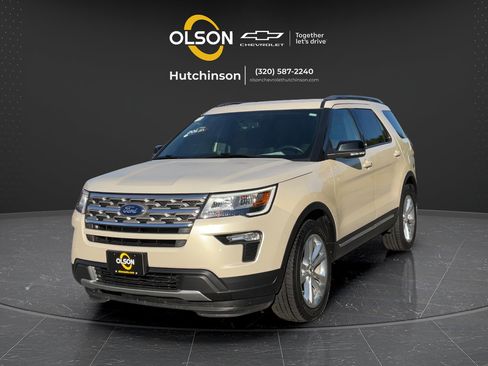 Used 2018 Ford Explorer XLT w/ Equipment Group 201A AWD/4WD image 9