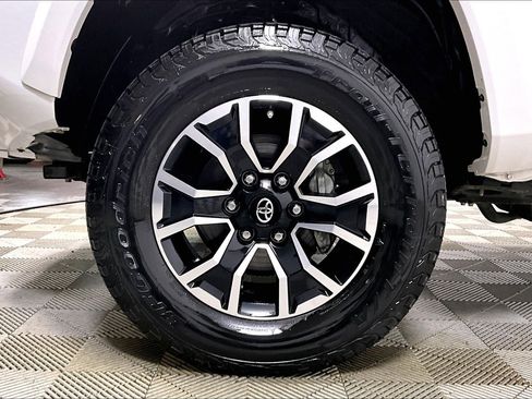 Used 2020 Toyota Tacoma TRD Sport image 8