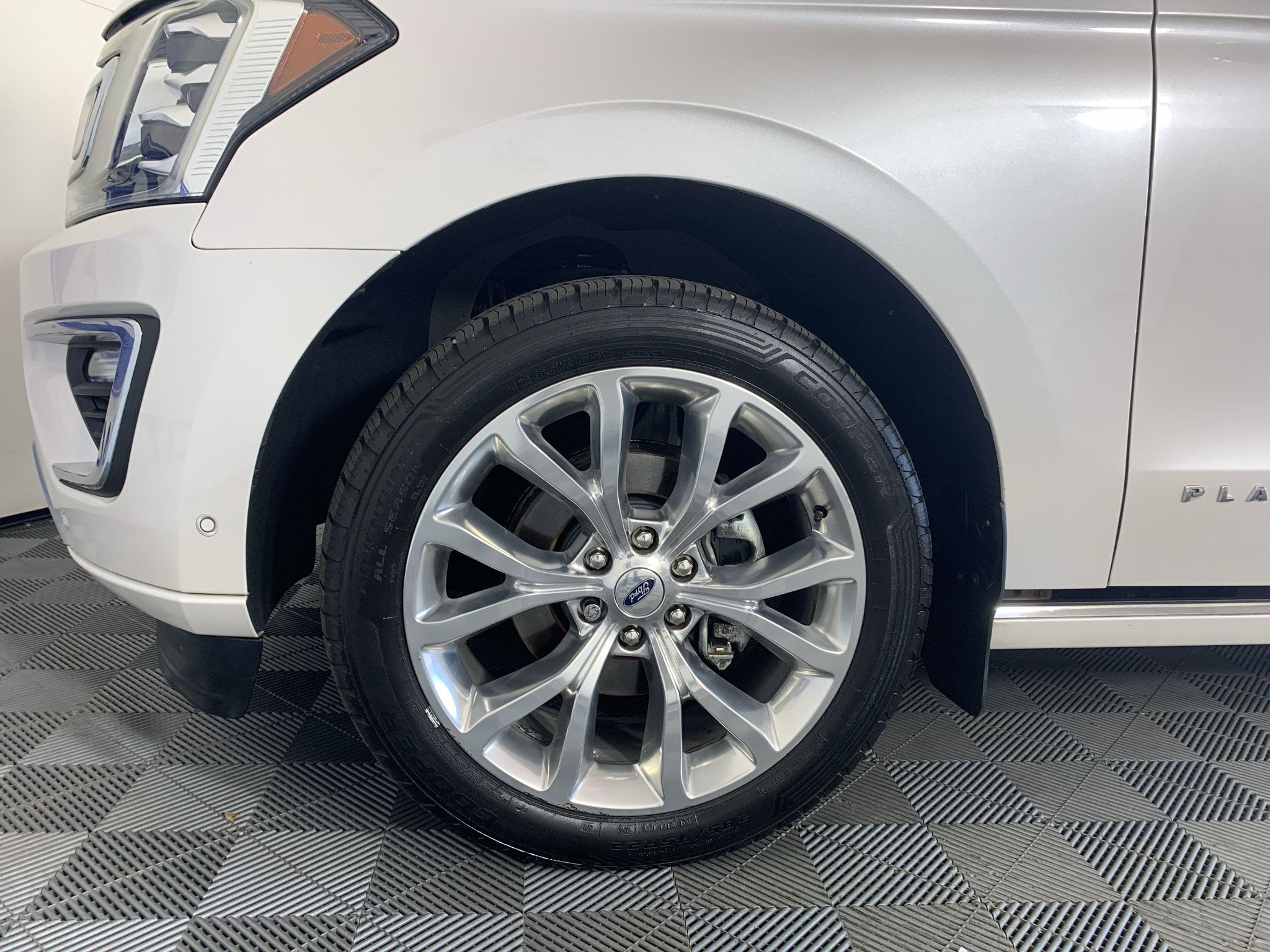Used 2019 Ford Expedition Platinum AWD/4WD image 9