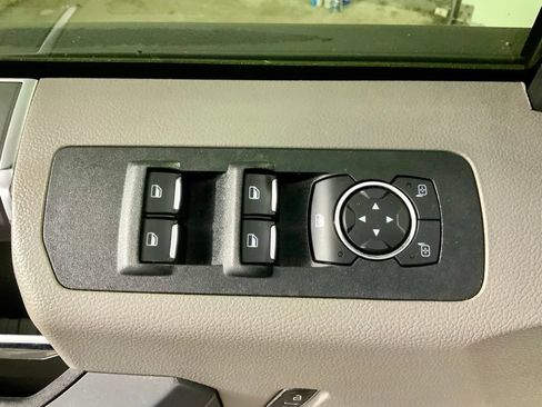Used 2019 Ford F150 XLT w/ Equipment Group 302A Luxury AWD/4WD image 17