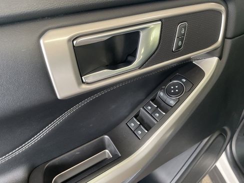 Used 2022 Ford Explorer XLT w/ Class IV Trailer Tow Package AWD/4WD image 16