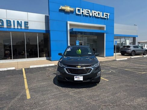 Used 2020 Chevrolet Equinox LT image 2