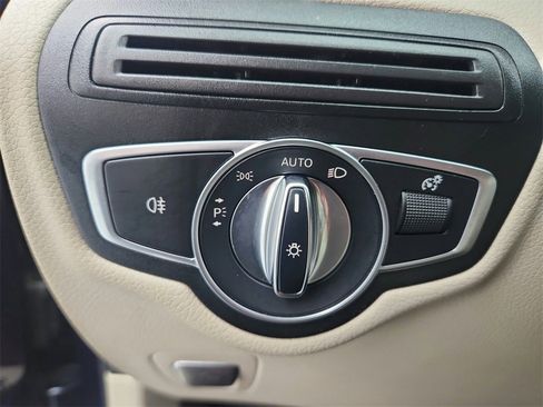 Used 2017 Mercedes-Benz GLC 300 4MATIC image 36