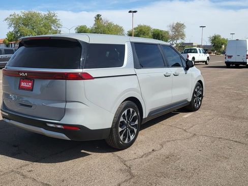 Used 2022 Kia Carnival EX FWD image 9